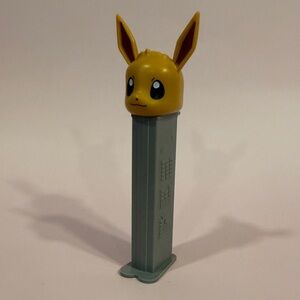 Eevee Pokemon Nintendo PEZ Candy Dispenser w Normal Feet Excellent Condition